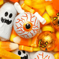 Handle Halloween lollies
